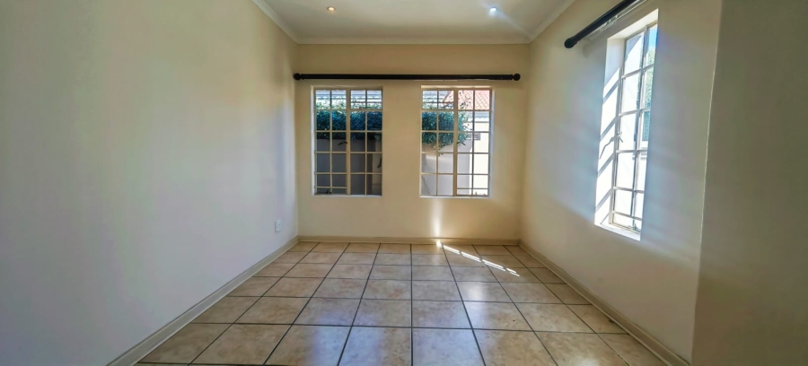 3 Bedroom Property for Sale in Kannoniers Park North West